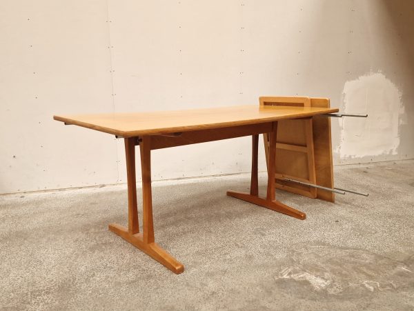 Børge Mogensen, Spisebord med shakerstel og tillægsplader, model C18, egetræ