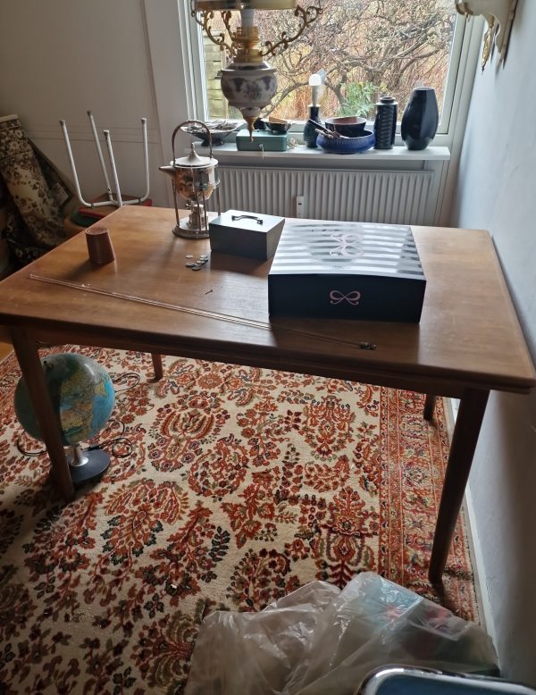 Spisebord i teak med hollandsk udtræk