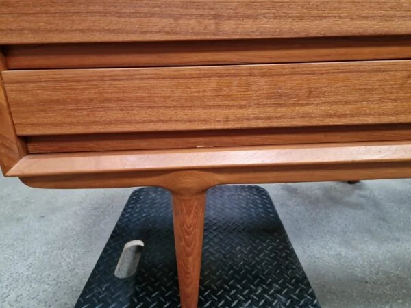 Omann Jr model 18 Lang lav skænk, skuffer og skydelåger, teak, Omann Jr model 18 — billede 3