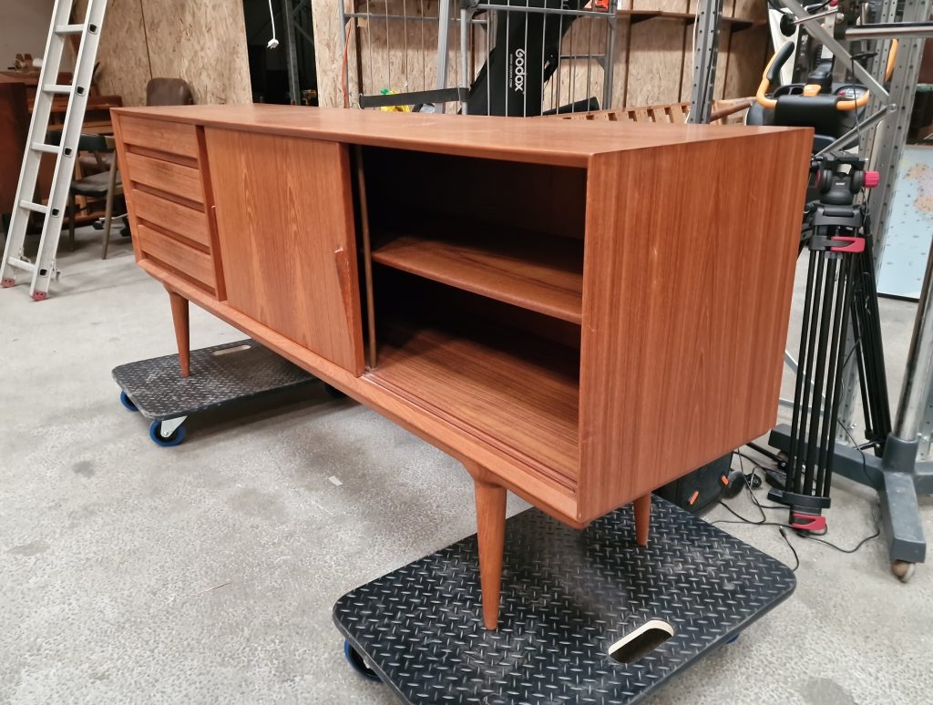 Omann Jr model 18 Lang lav skænk, skuffer og skydelåger, teak, Omann Jr model 18 — billede 7