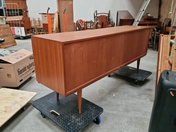 Omann Jr model 18 Lang lav skænk, skuffer og skydelåger, teak, Omann Jr model 18 — billede 9