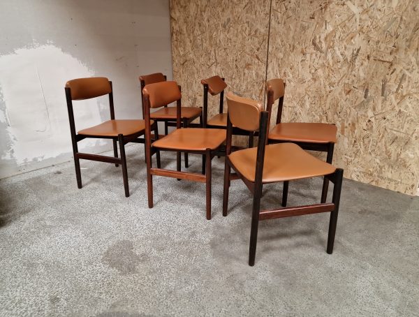 Seks spisestole af palisander betrukket med cognac-farvet skai