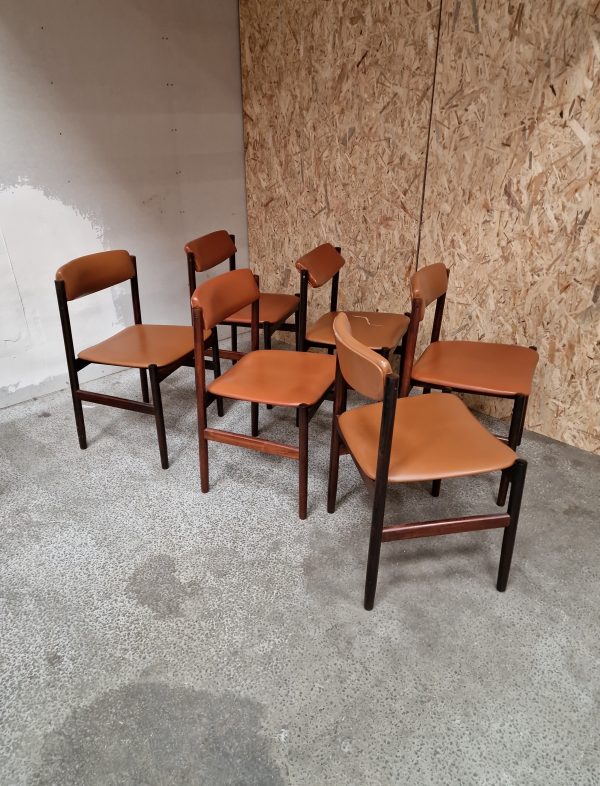 Seks spisestole af palisander betrukket med cognac-farvet skai