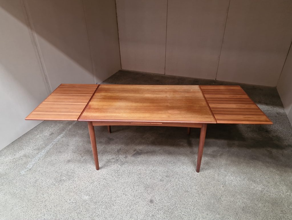Spisebord i teak med hollandsk udtræk