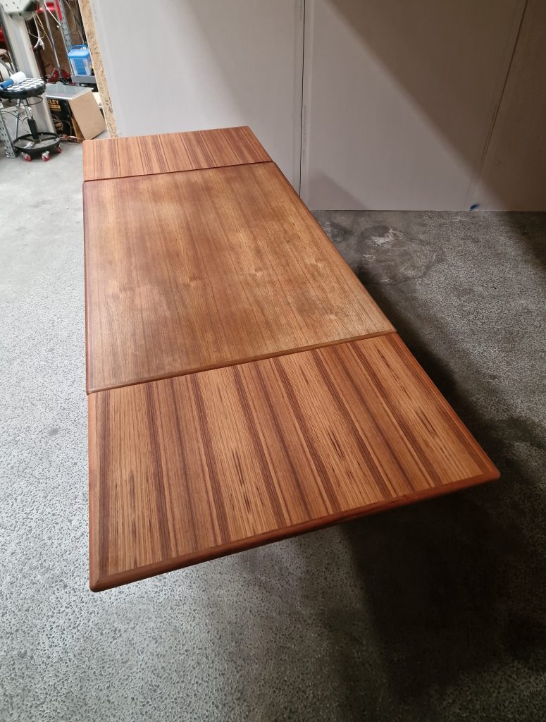 Spisebord i teak med hollandsk udtræk