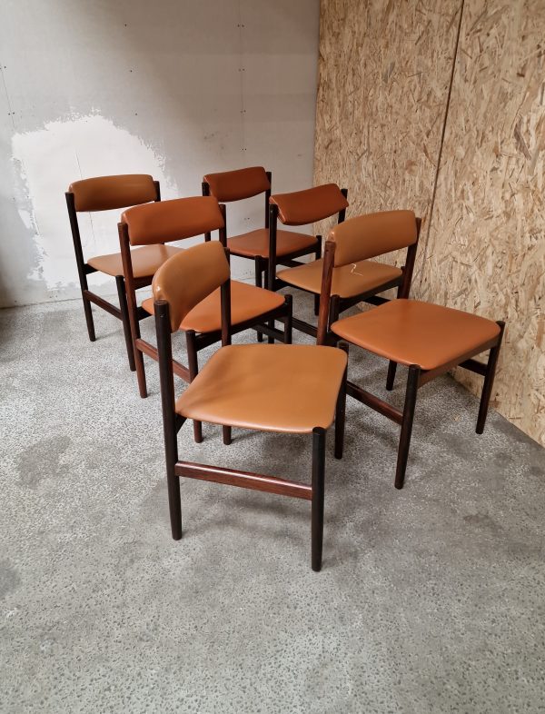 Seks spisestole af palisander betrukket med cognac-farvet skai