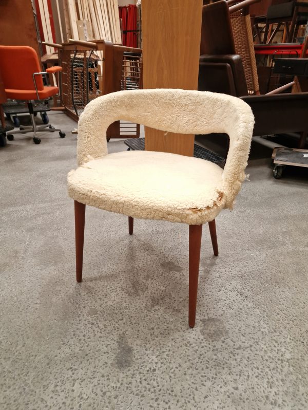 Sminkestol med ben af teak, polstring af uld, til ompolstring