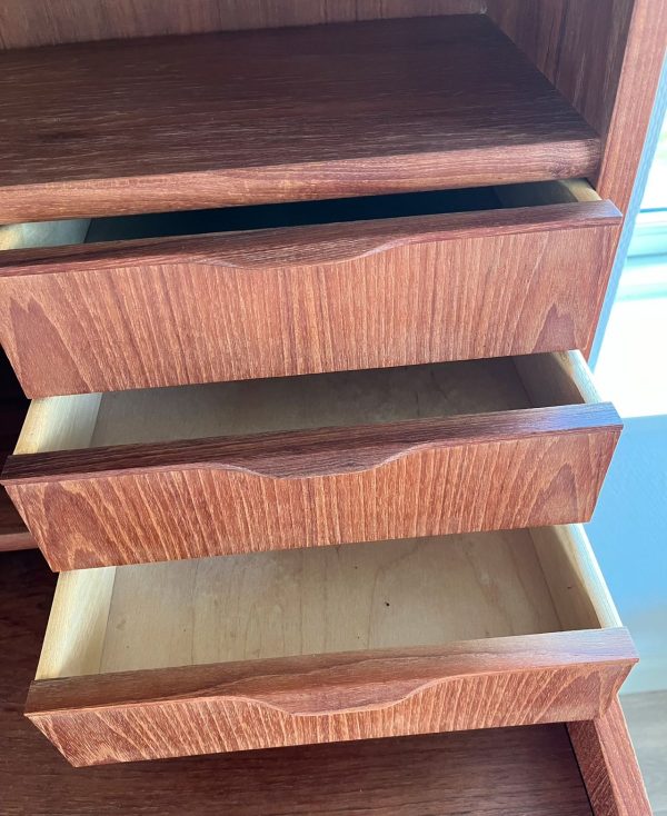 Høj sekretær, teak