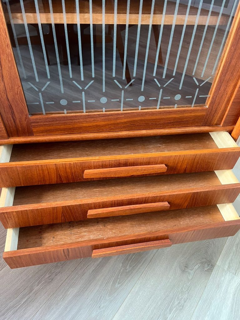 Hjørneskab, teak, glasdør — billede 2
