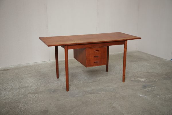 Skrivebord med endeklap og flytbart skuffemodel, teak