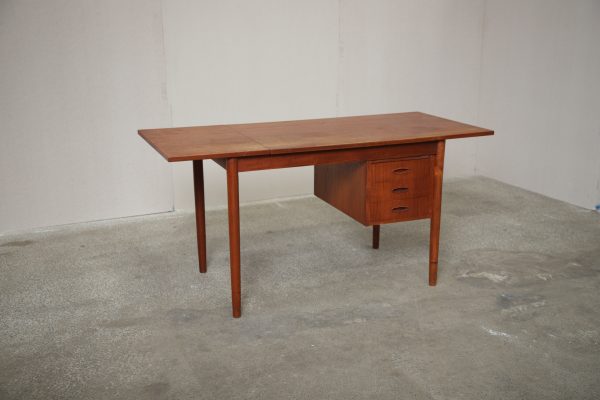 Skrivebord med endeklap og flytbart skuffemodel, teak