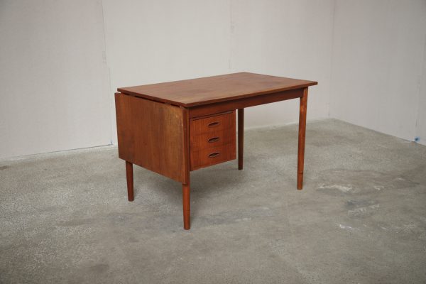 Skrivebord med endeklap og flytbart skuffemodel, teak