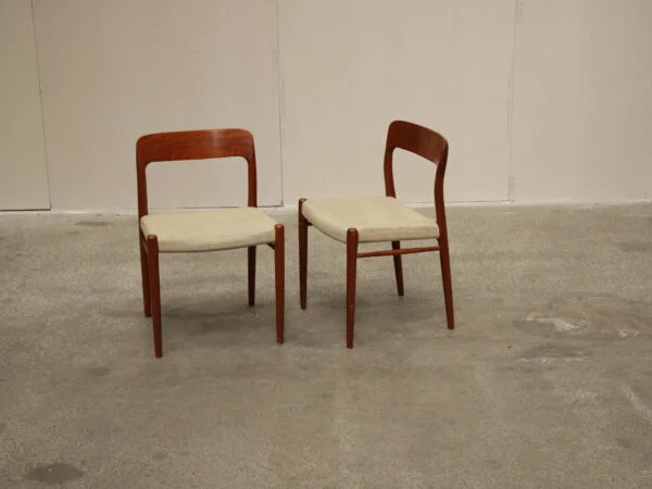 N.O. Møller model 75 To spisestole i massiv teak af N.O. Møller model 75 — billede 4