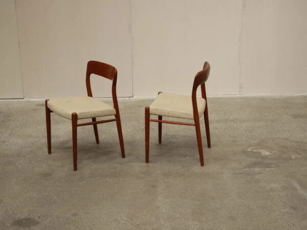 N.O. Møller model 75 To spisestole i massiv teak af N.O. Møller model 75 — billede 2