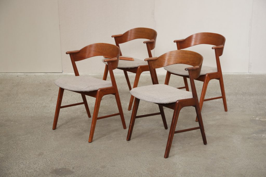 Tre spisestole i massiv teak, Kai Kristiansen model 32