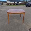 Rundt-kantet spisebord med butterfly tillægsplade, teak — billede 2