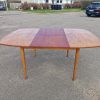 Rundt-kantet spisebord med butterfly tillægsplade, teak — billede 9