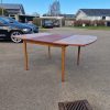 Rundt-kantet spisebord med butterfly tillægsplade, teak — billede 7