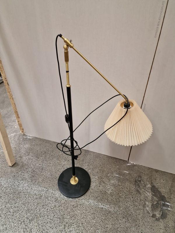Teleskopstanderlampe, Aage Petersen/Le Klint, Model 349.