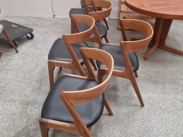 Kai Kristiansen Firechair/T21, Korup stolefabrik Seks spisestole i teak med buet rygstykke, Kai Kristiansen Firechair/T21, Korup stolefabrik — billede 2