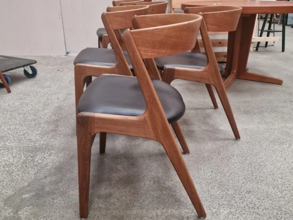 Kai Kristiansen Firechair/T21, Korup stolefabrik Seks spisestole i teak med buet rygstykke, Kai Kristiansen Firechair/T21, Korup stolefabrik — billede 6