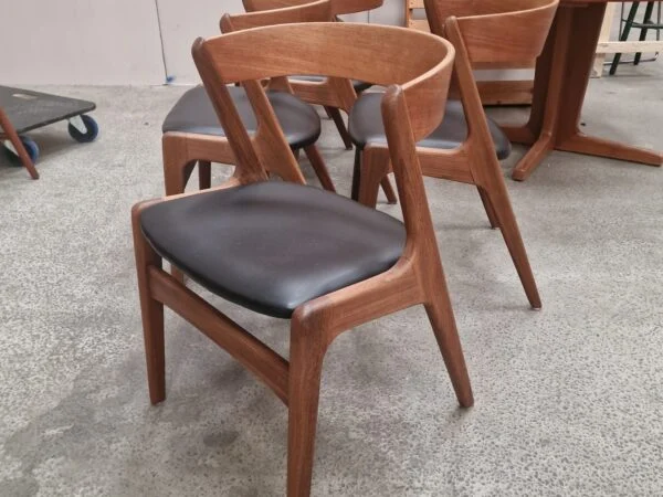 Kai Kristiansen Firechair/T21, Korup stolefabrik Seks spisestole i teak med buet rygstykke, Kai Kristiansen Firechair/T21, Korup stolefabrik — billede 5