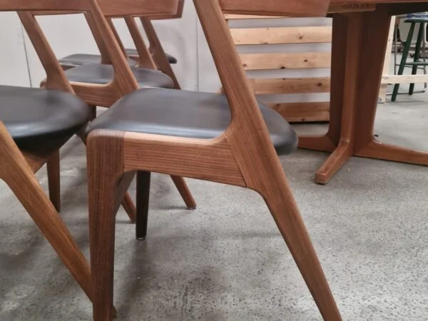 Kai Kristiansen Firechair/T21, Korup stolefabrik Seks spisestole i teak med buet rygstykke, Kai Kristiansen Firechair/T21, Korup stolefabrik — billede 8