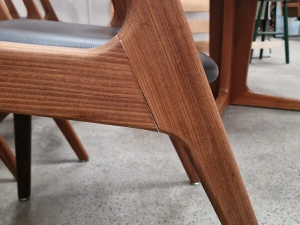 Kai Kristiansen Firechair/T21, Korup stolefabrik Seks spisestole i teak med buet rygstykke, Kai Kristiansen Firechair/T21, Korup stolefabrik — billede 9