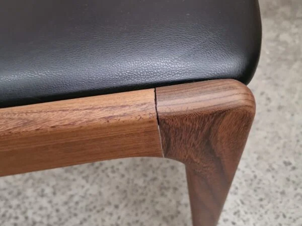 Kai Kristiansen Firechair/T21, Korup stolefabrik Seks spisestole i teak med buet rygstykke, Kai Kristiansen Firechair/T21, Korup stolefabrik — billede 10