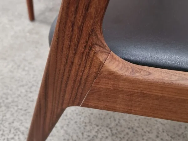 Kai Kristiansen Firechair/T21, Korup stolefabrik Seks spisestole i teak med buet rygstykke, Kai Kristiansen Firechair/T21, Korup stolefabrik — billede 11