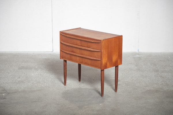 Entrekommode med tre skuffer, teak