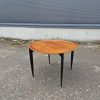 Bakkebord af teak med sorte ben, H. Engholm & Svend Åge Willumsen, Fritz Hansen