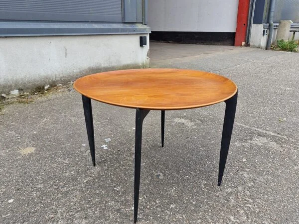 H. Engholm & Svend Åge Willumsen, Fritz Hansen Bakkebord af teak med sorte ben, H. Engholm & Svend Åge Willumsen, Fritz Hansen — billede 2