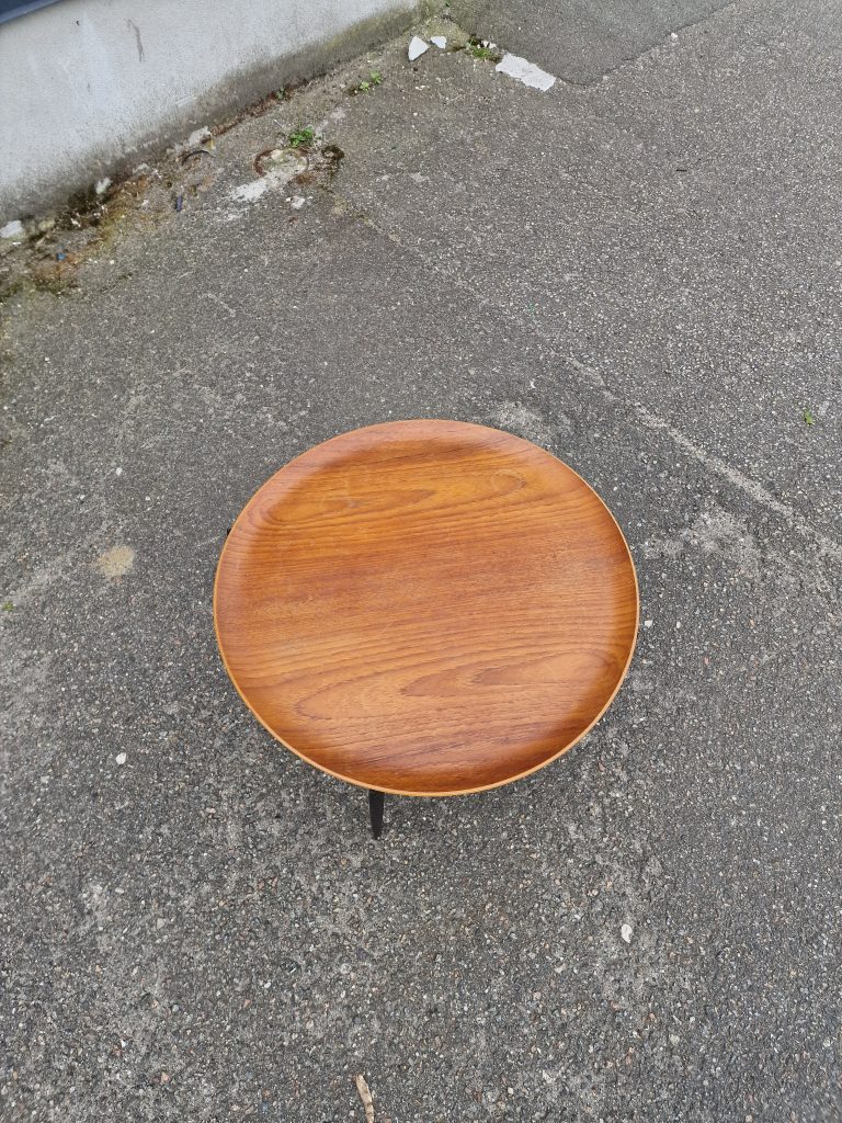 Bakkebord af teak med sorte ben, H. Engholm & Svend Åge Willumsen, Fritz Hansen
