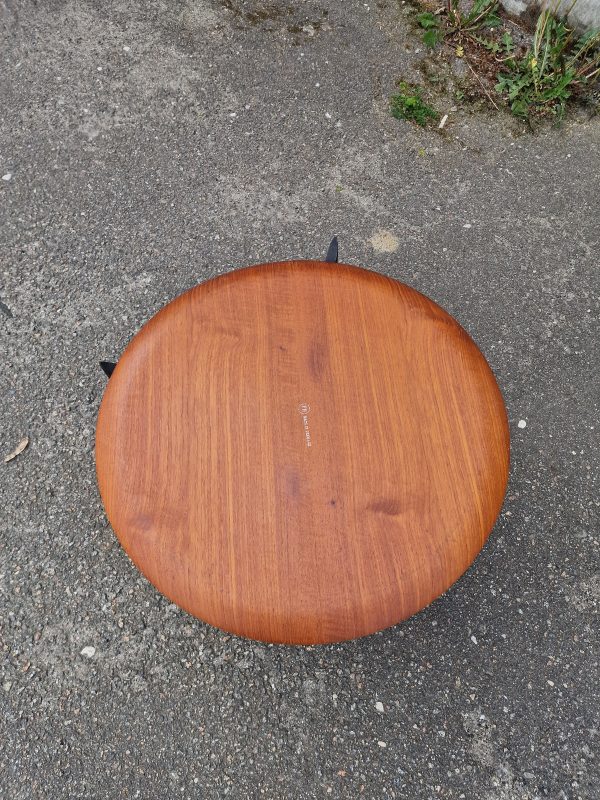 Bakkebord af teak med sorte ben, H. Engholm & Svend Åge Willumsen, Fritz Hansen