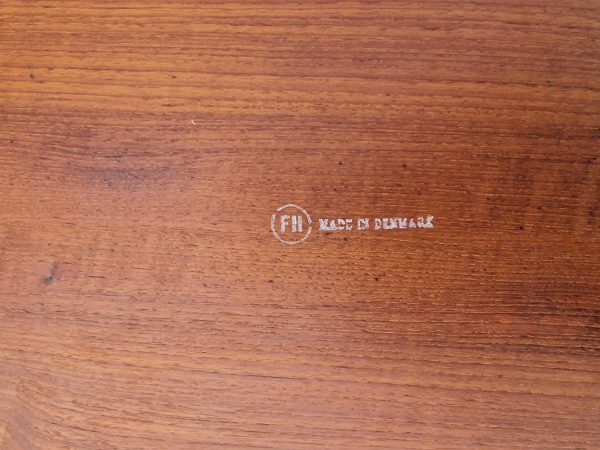 Bakkebord af teak med sorte ben, H. Engholm & Svend Åge Willumsen, Fritz Hansen