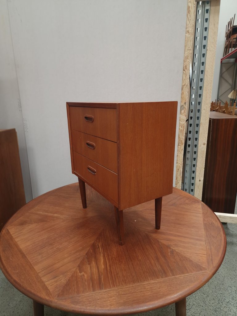 Lille kommode med tre skuffer, teak — billede 4