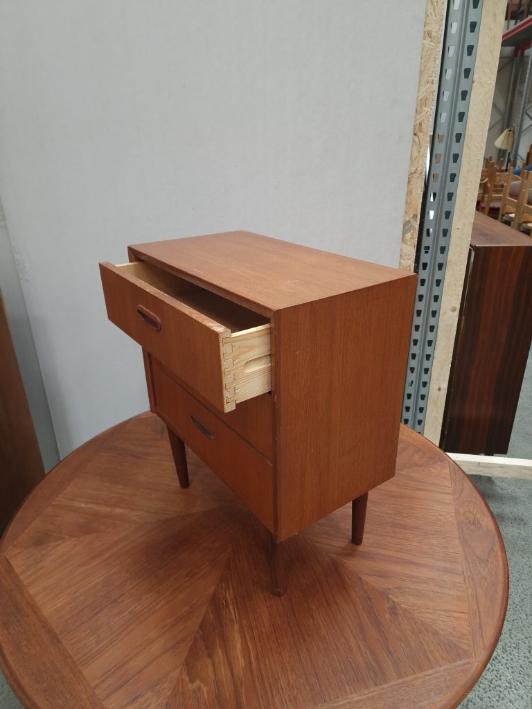 Lille kommode med tre skuffer, teak — billede 5