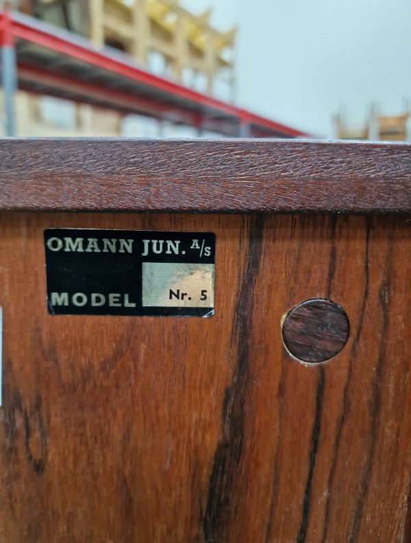 Bogreol med flytbare hylder, palisander, Omann jr model 5