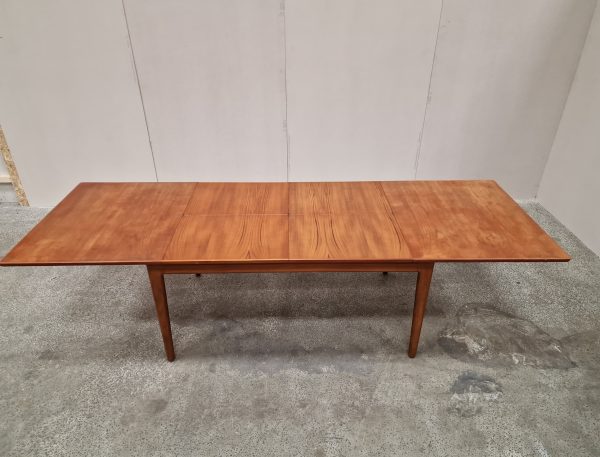 Spisebord med butterfly tillægsplader, teak, PV, Vamo Sønderborg