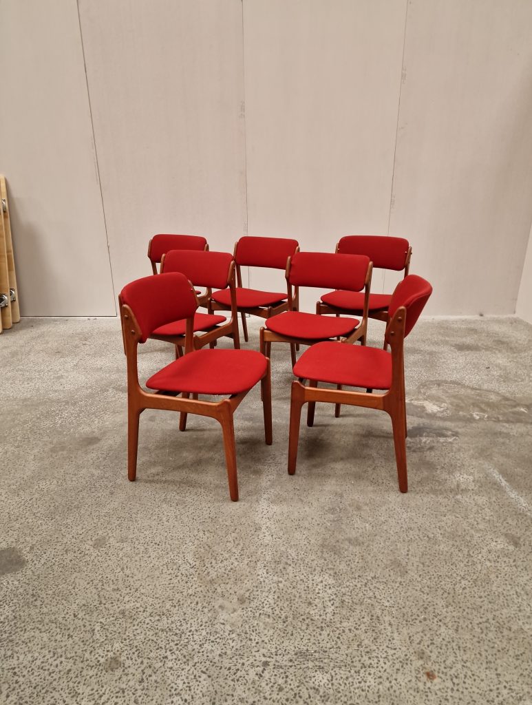 Erik Buch model OD49  Syv spisestole i massiv teak, til ompolstring