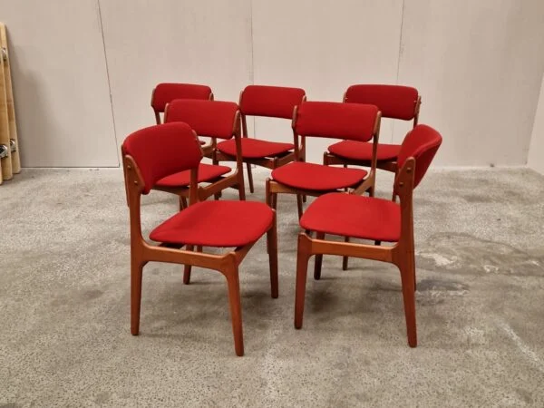 Syv spisestole i massiv teak, til ompolstring