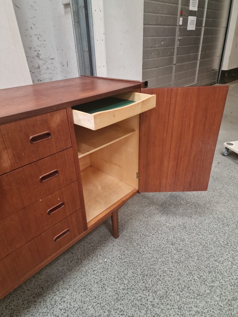 Skænk med skuffer og skab, teak — billede 6