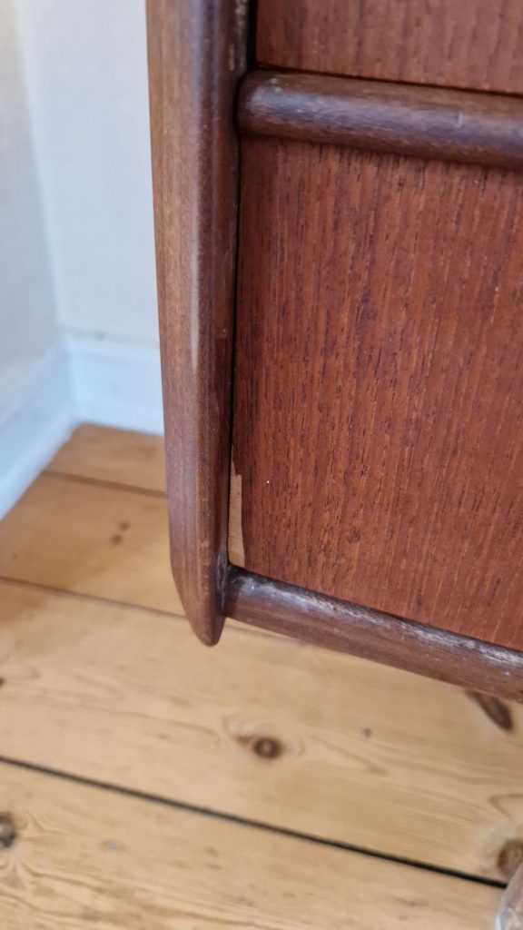 Kommode med buet front, teak — billede 2