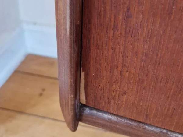 Kommode med buet front, teak — billede 2