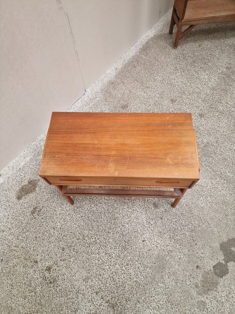 Senge/entrebord i teak med skuffe og flethylde — billede 7