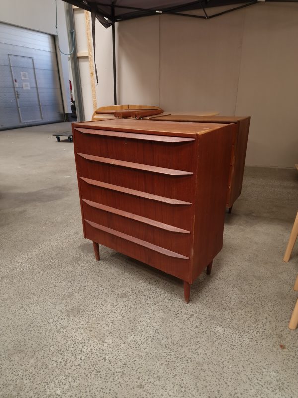 Kommode med fem skuffer, teak