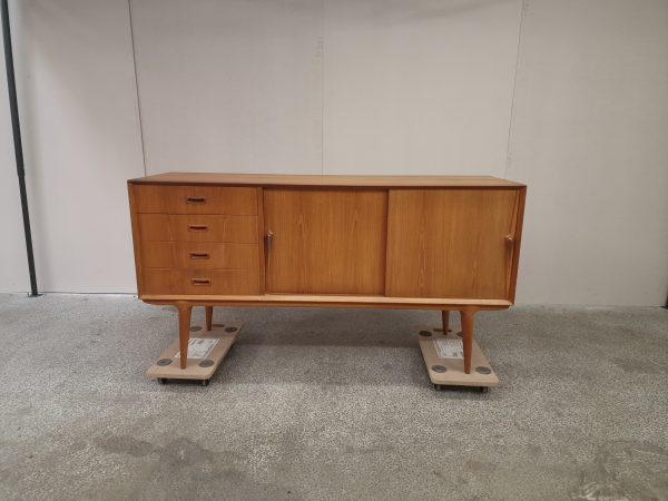 Skænk i teak, Omann Jr model 12