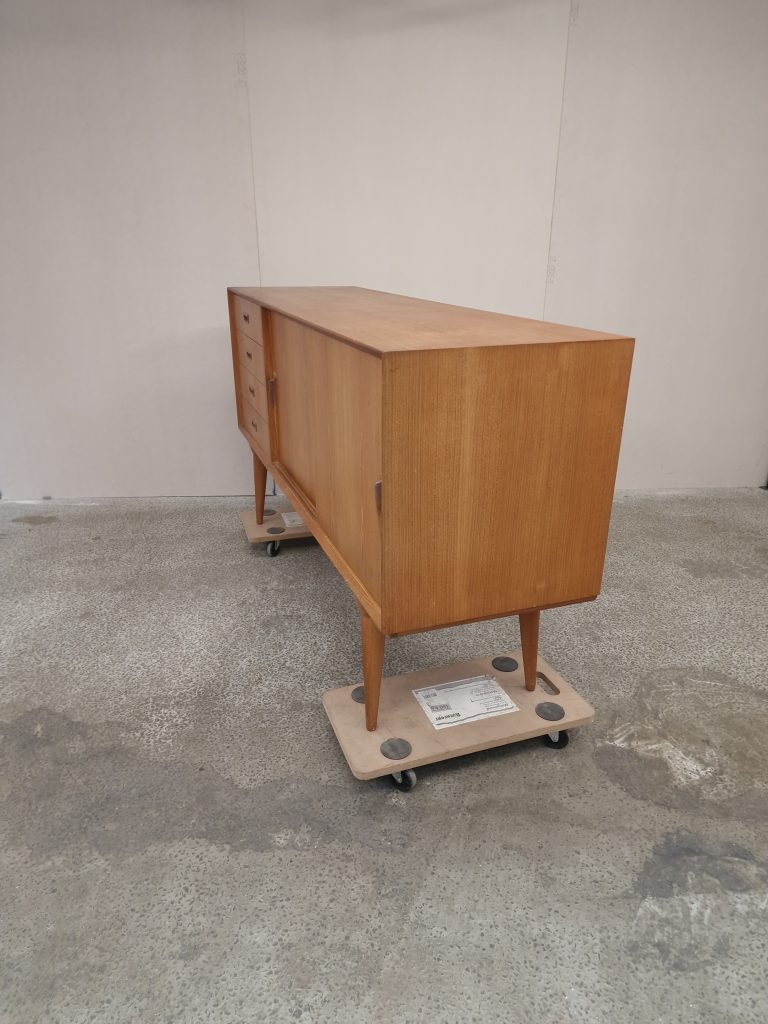 Skænk i teak, Omann Jr model 12