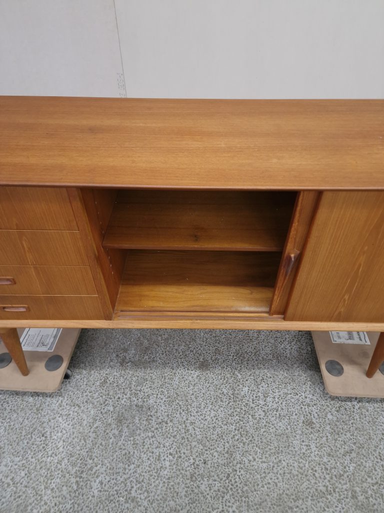 Skænk i teak, Omann Jr model 12